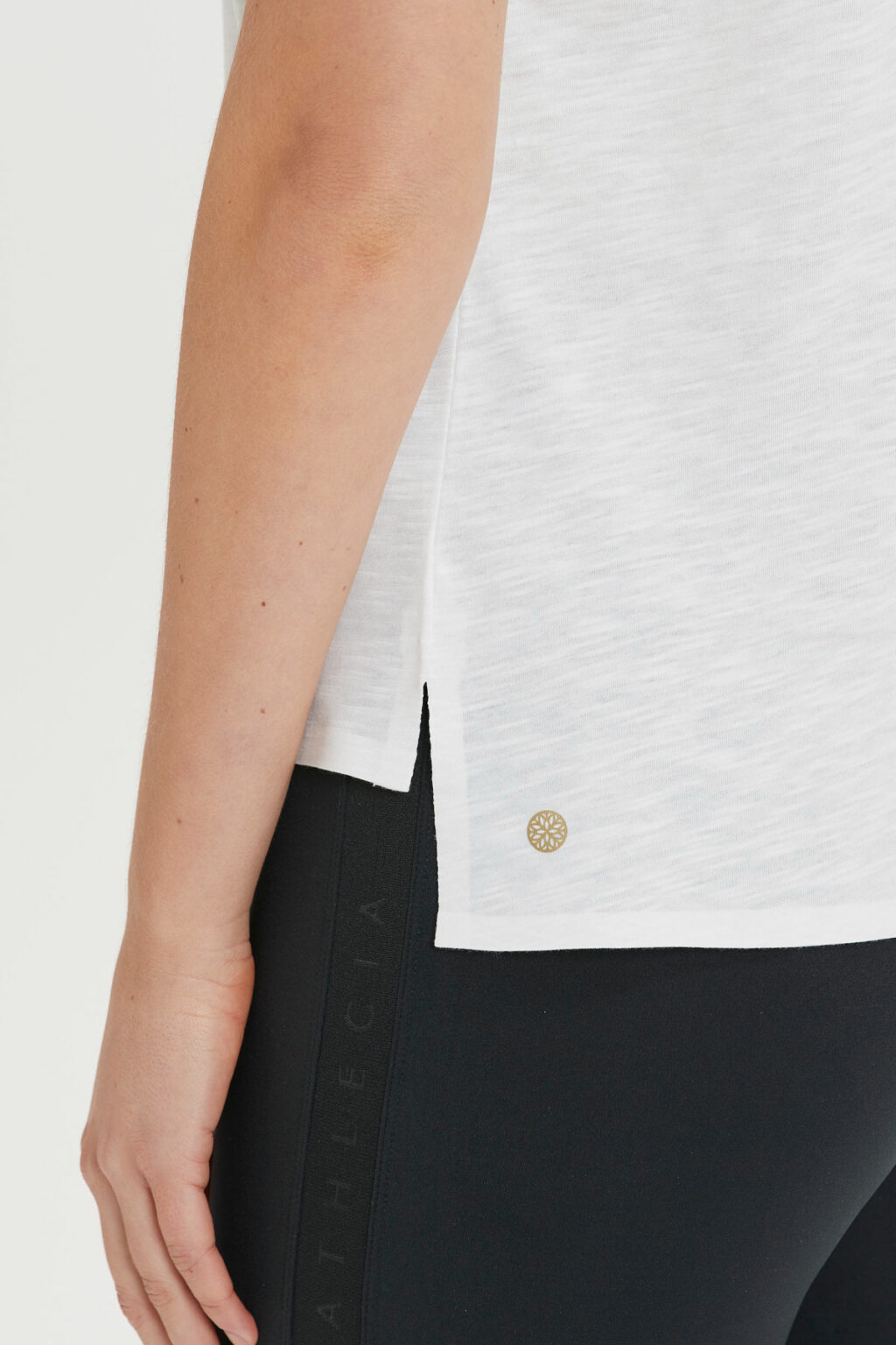 Athlecia Dakia T-Shirt w Lasercut Mesh, White - Bild 2