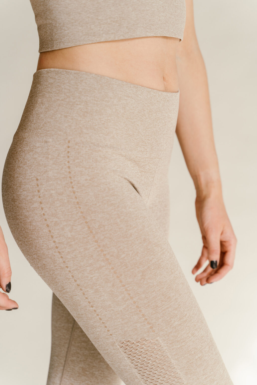 Athlecia Flowee Seamless Tights, Warm Taupe - Bild 10