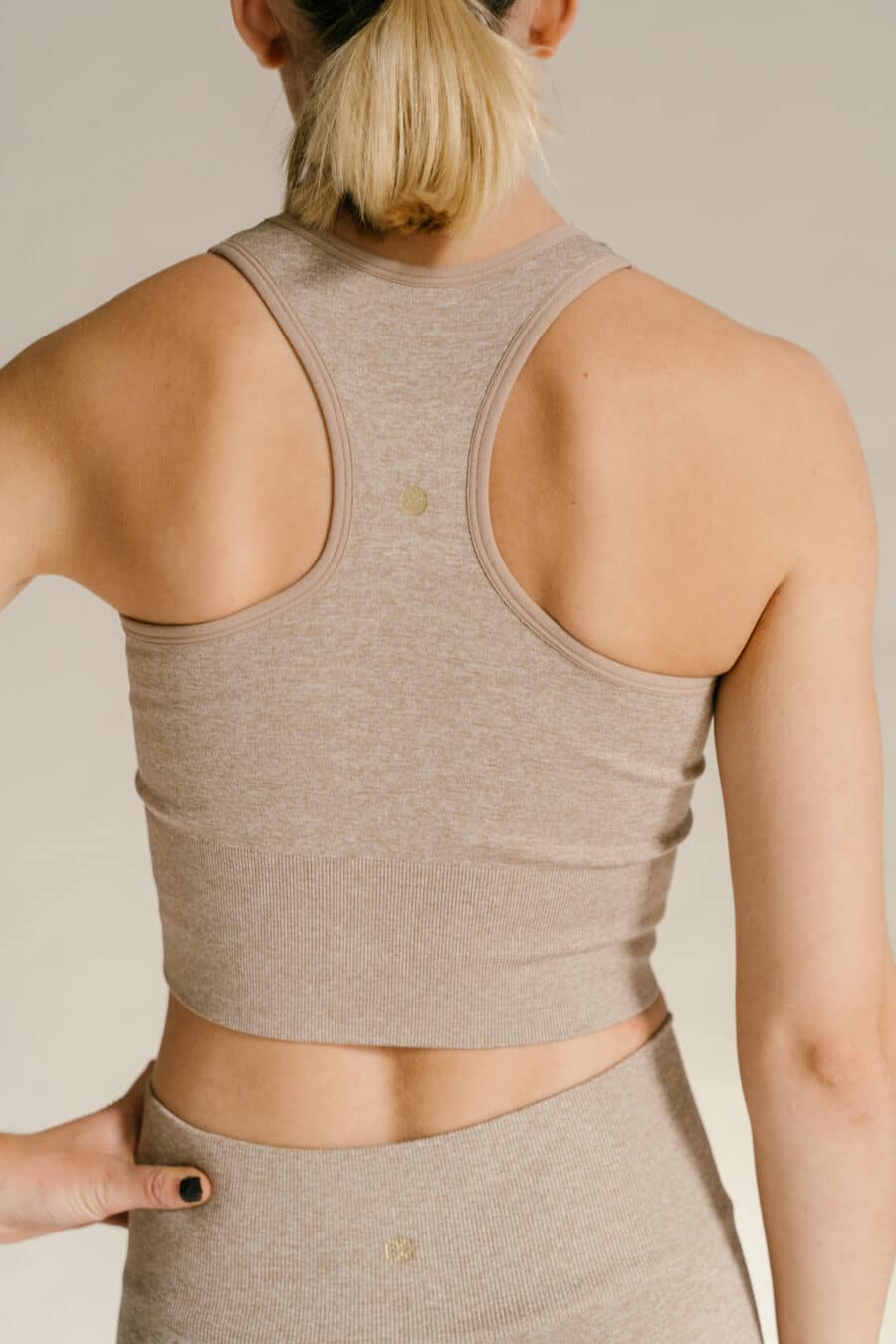 Athlecia Flowee Sports Bra, Warm Taupe - Bild 3