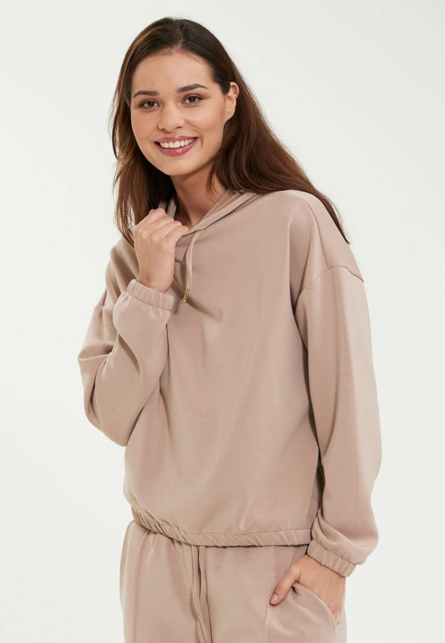 Athlecia Namier Hoodie, Atmosphere