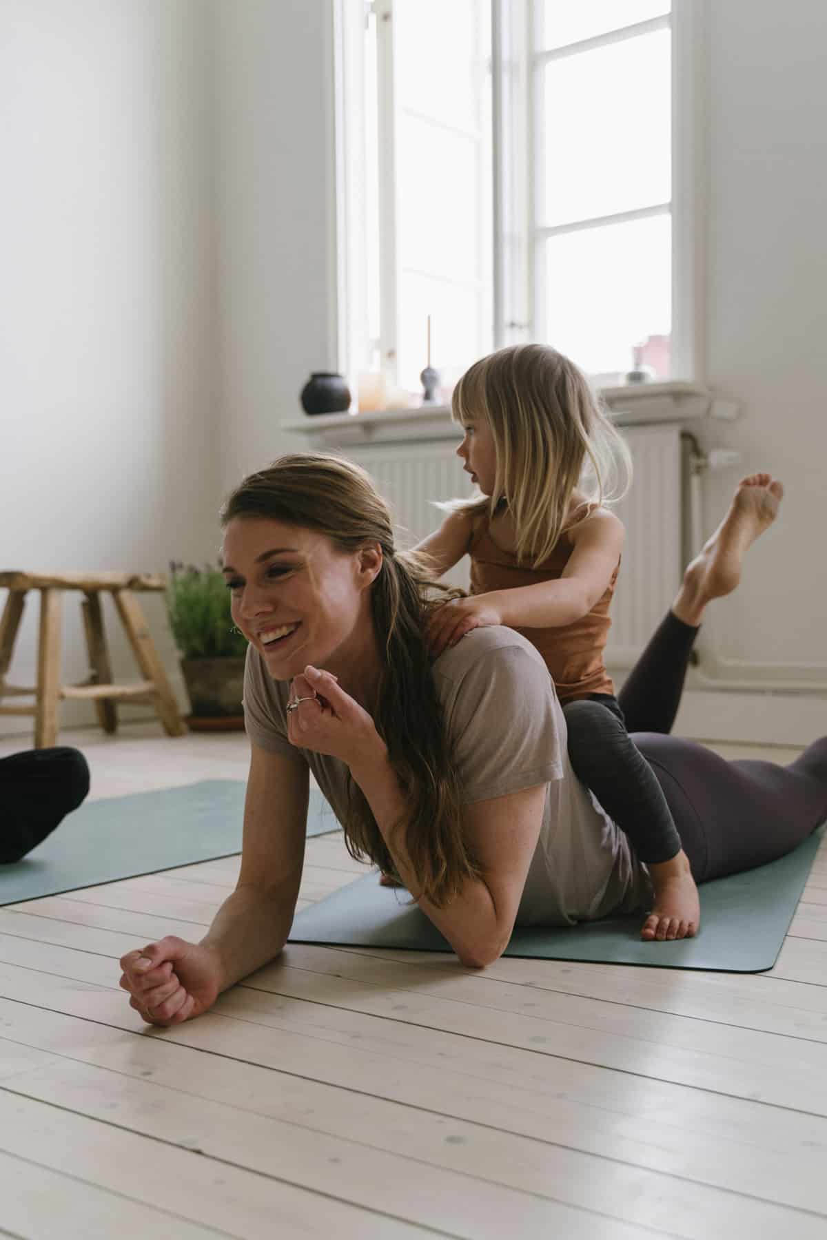 Yuman Yoga Mat Origin Mini 4mm Gold, Sage (Demo) - Image 3