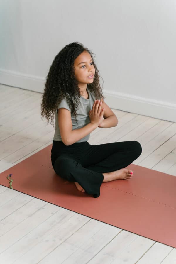 Yuman Yoga Mat Origin Child 4mm Gold, Clay + Giftpack