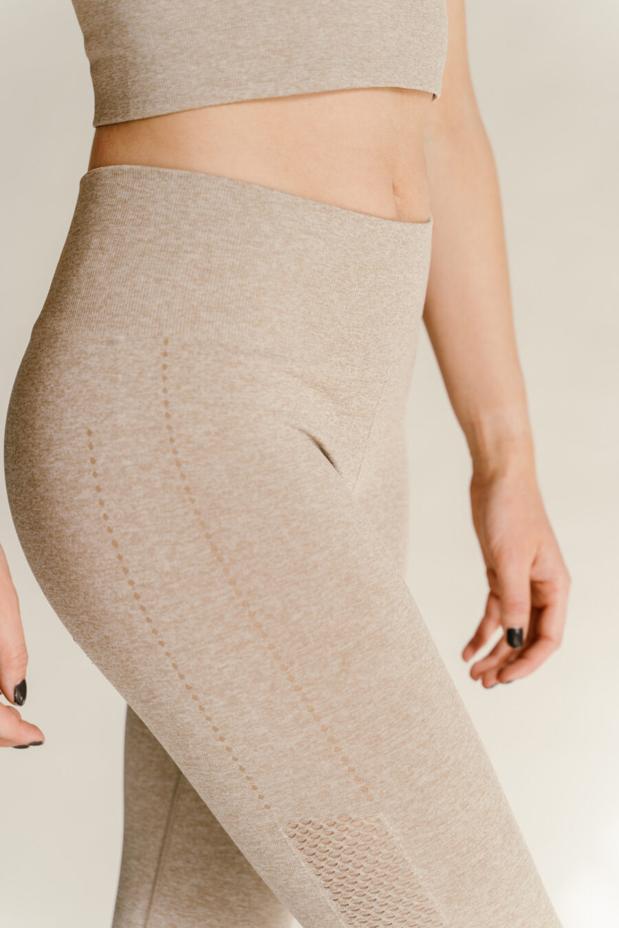 Athlecia Flowee Seamless Tights, Warm Taupe - Image 10