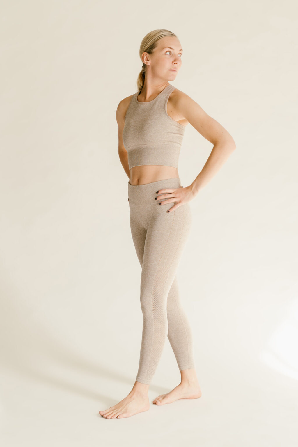 Athlecia Flowee set, Warm Taupe