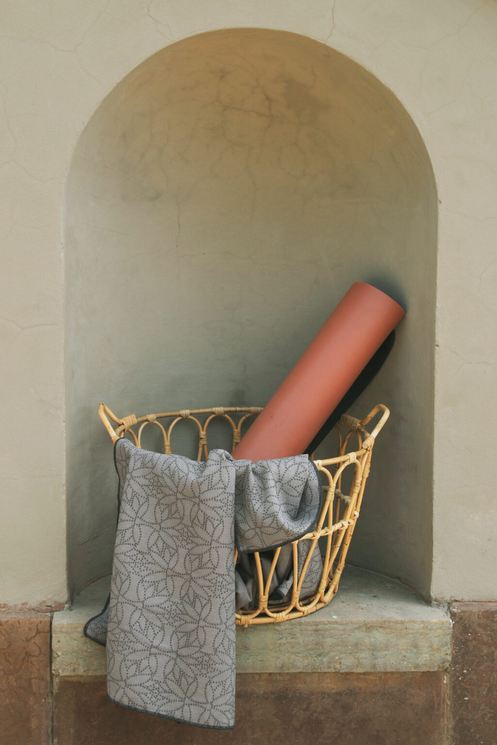 Athlecia Kowl Yoga Towel, Grey - Image 3