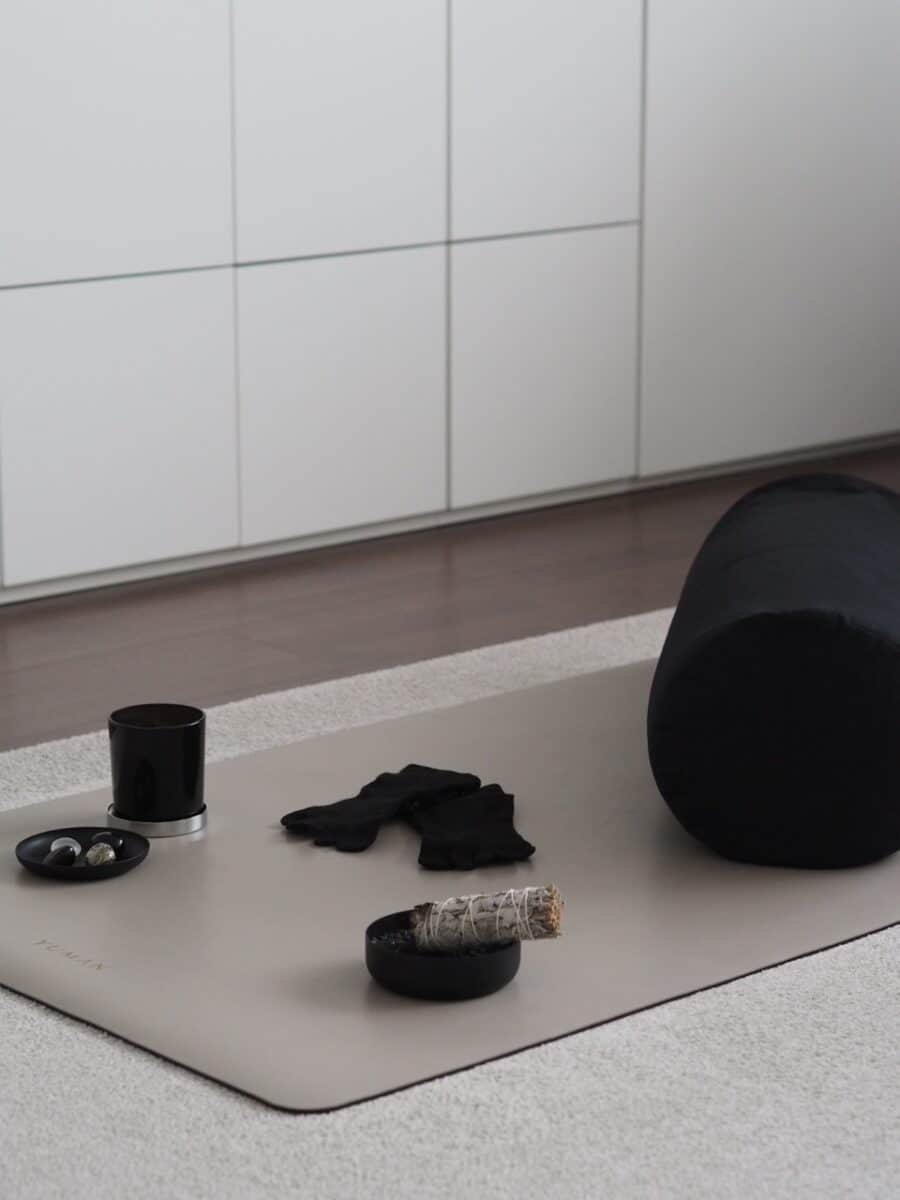 Yuman Origin Yoga Bolster, Coal - Image 4