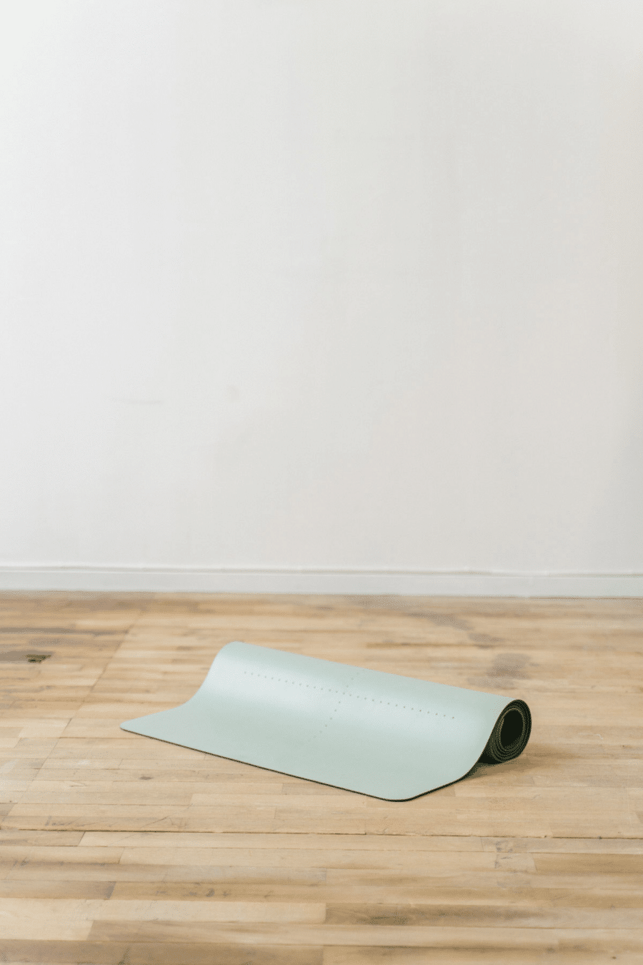 Yuman Yoga Mat Origin 4mm Guides Engraved, Sage - Image 4